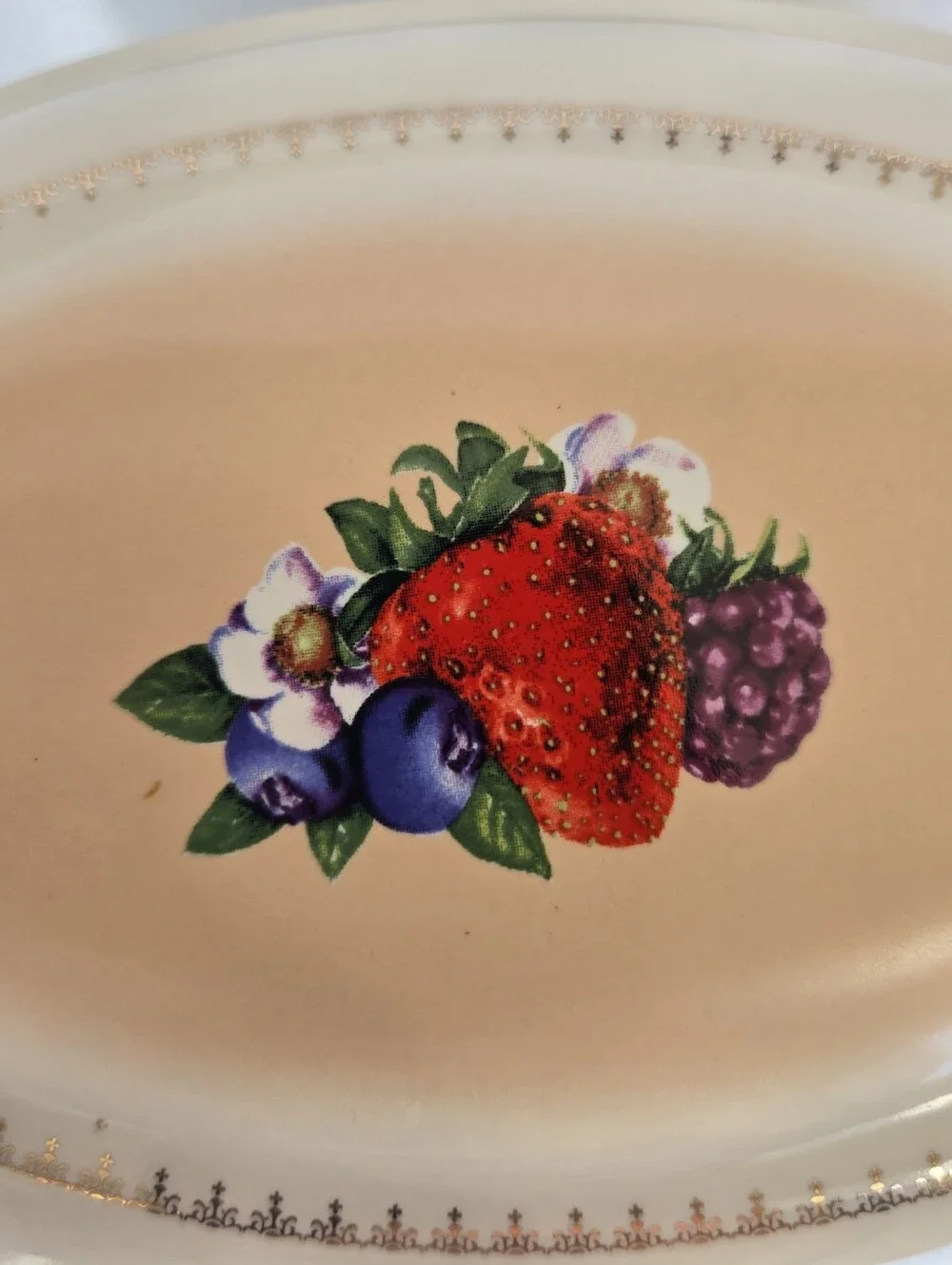 Knott's Berry Farm Ceramic Berry Canister Gold Trim